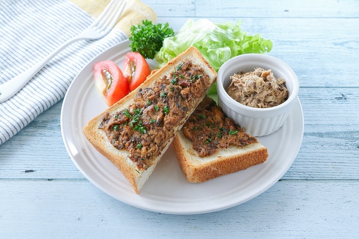 さばみそ煮のペーストトースト